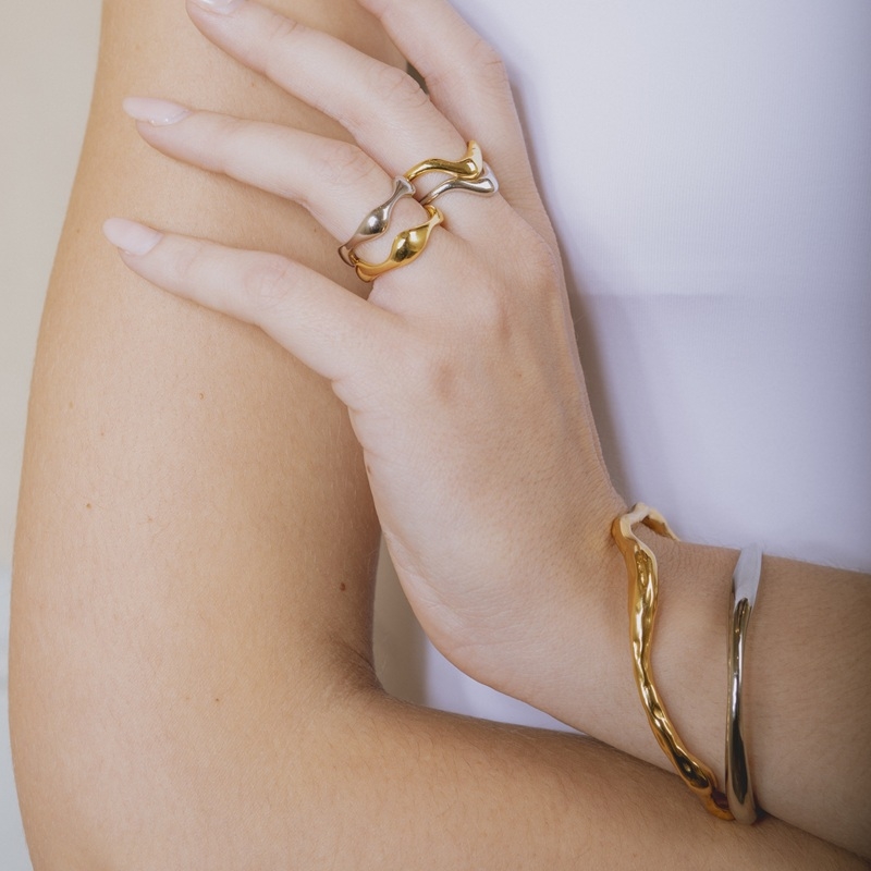 GEISHA rigid stainless steel bracelet with minimalist irregular design