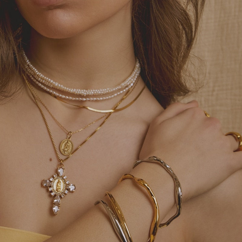 GEISHA rigid gold-plated stainless steel bracelet with minimalist irregular design