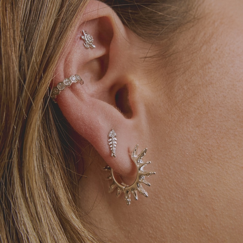 VERANO earrings in 316L stainless steel silver color with sun design and hoop clasp